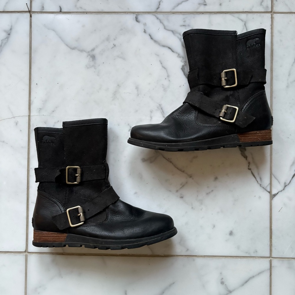 Sorel Major Moto Black Leather Buckle Boots Red Plaid Inside Liner Size 6.5